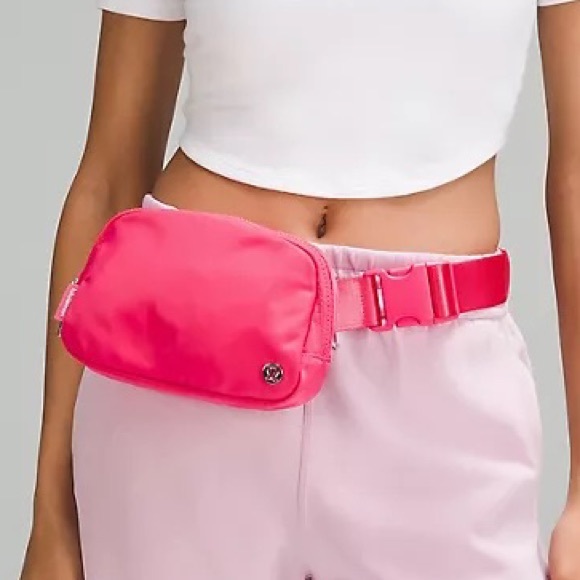 NWT Lululemon Everywhere Belt Bag 1L - Picture 7 of 8